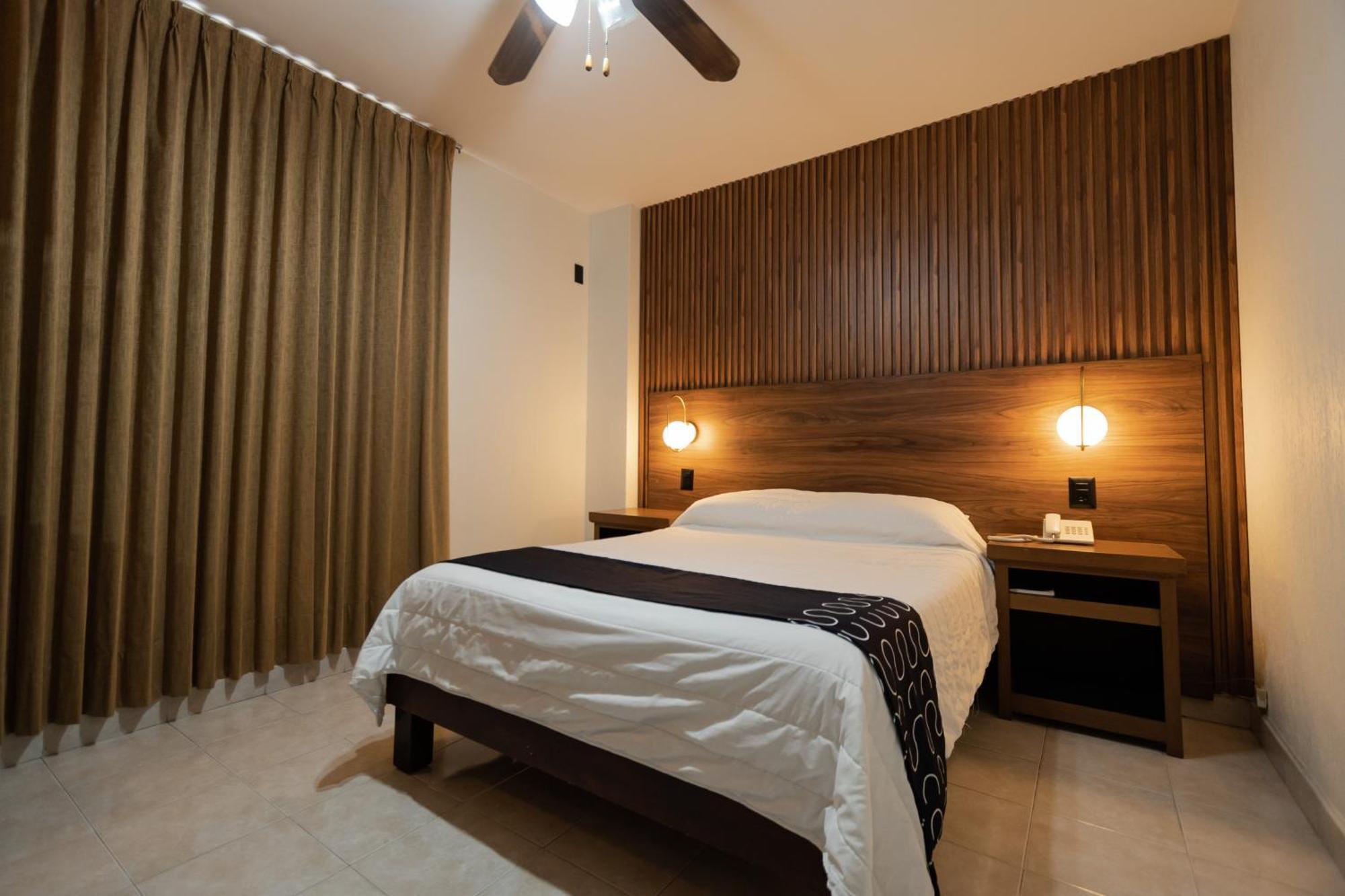 Hotel Hc Celaya  Extérieur photo