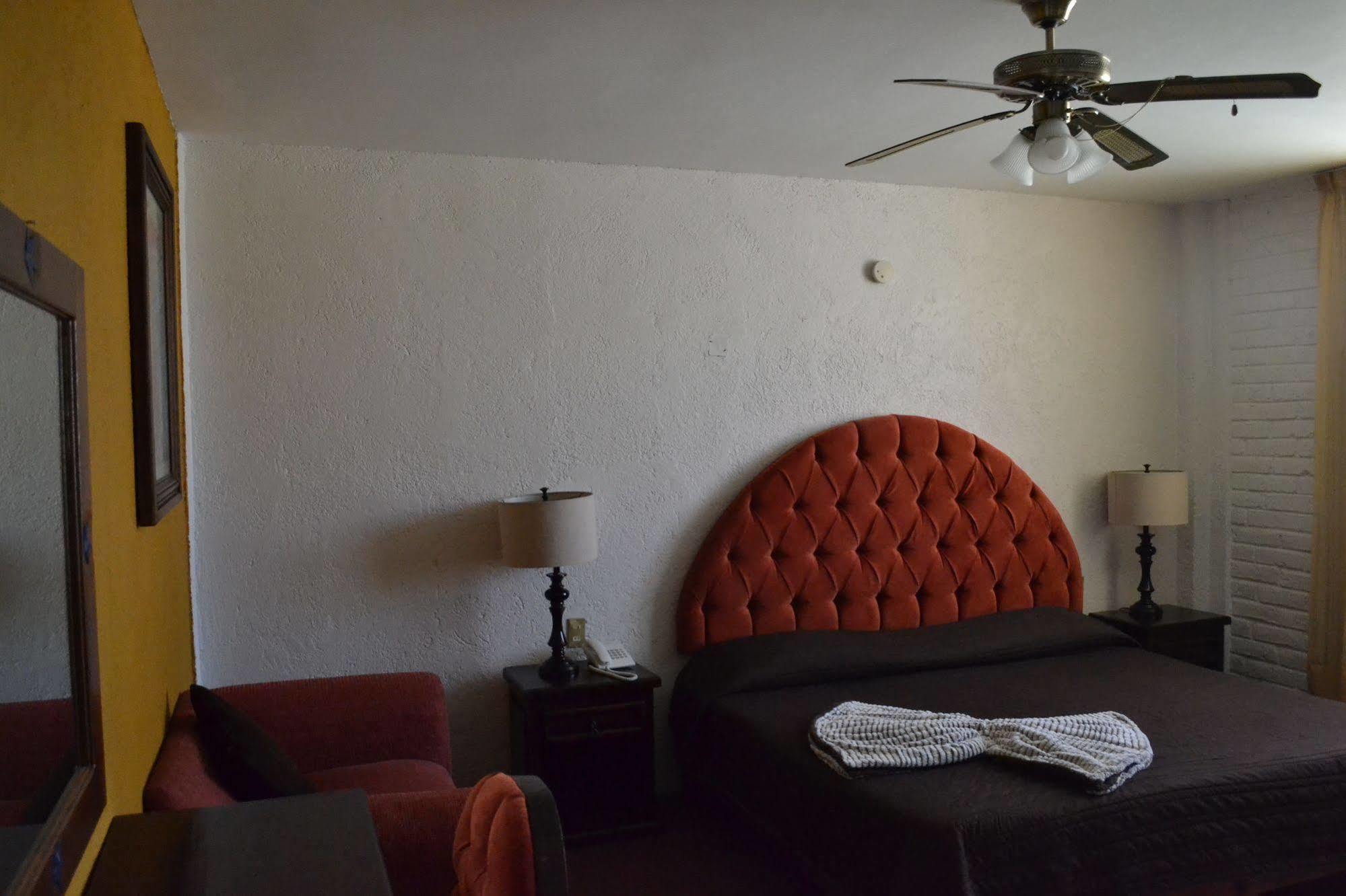 Hotel Hc Celaya  Extérieur photo