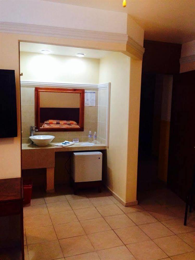 Hotel Hc Celaya  Extérieur photo